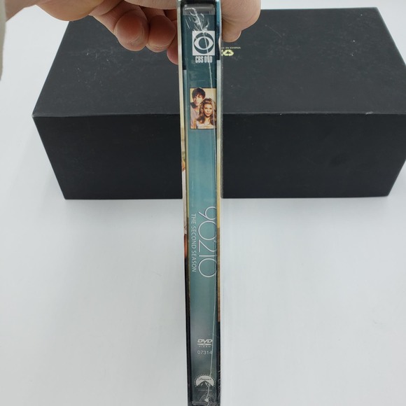 90210 The Second Season 6 Disc Set 2009 - Picture 4 of 6
